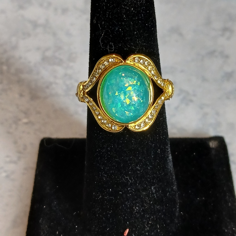 Elegant Gold and Green Opal Ring